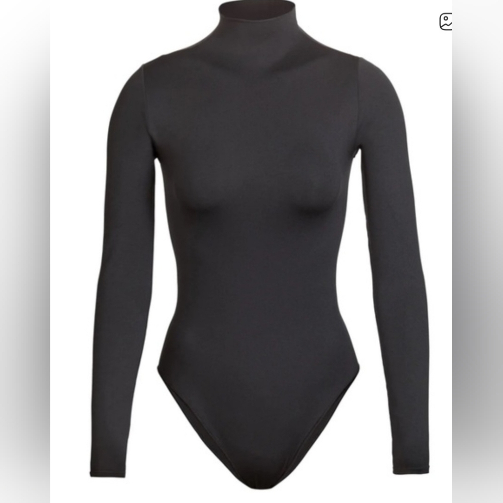 SKIMS Essential Turtleneck LONG Sleeve Bodysuit ONYX S/M